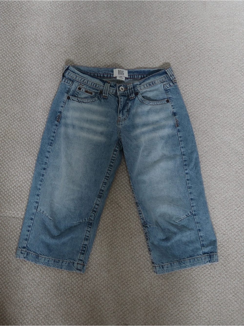 BDG Light Wash Low Rise Capris